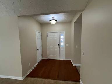Main picture of 14 Brentwood Dr