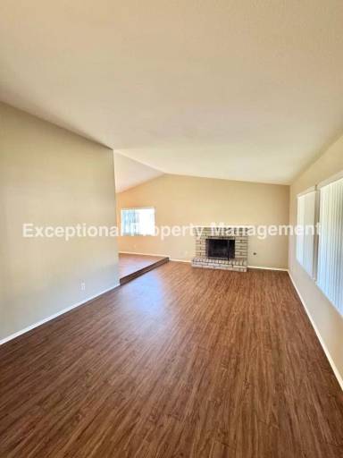 Main picture of 834 W 16th St