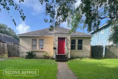 Main picture of 223 10th Ave N
