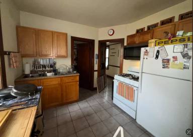 Main picture of 3352 S Lituanica Ave