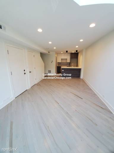 Main picture of 944 W Grace St Apartments