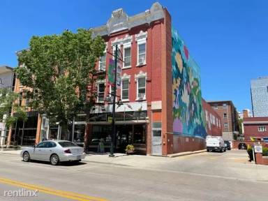 Main picture of 218 E Washington St
