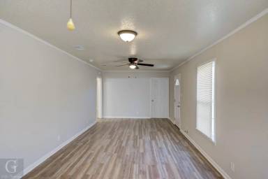 Main picture of 300 Waller Ave