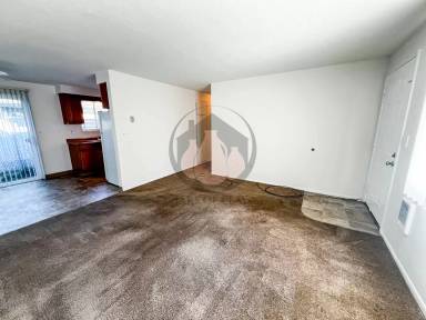 Main picture of 4180 Center St NE