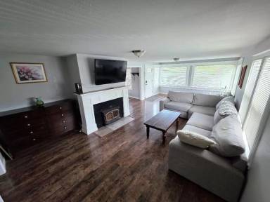 Main picture of 417 Simpson Ave