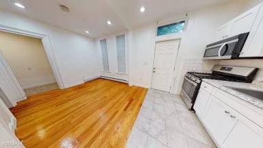 Main picture of 497 Warren St