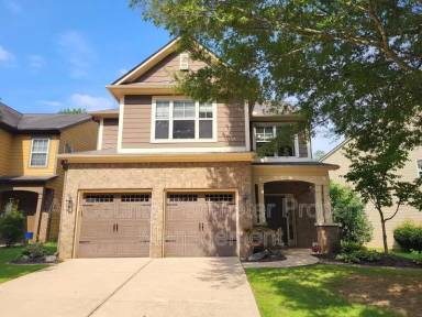 Main picture of 915 Silver Lake Dr