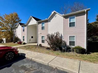 Main picture of 8 Zell Ln