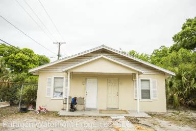 Main picture of 3002 E Curtis St