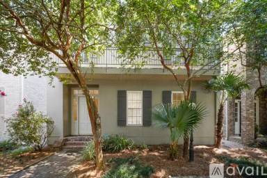 Main picture of 126 W Esplanade Ave