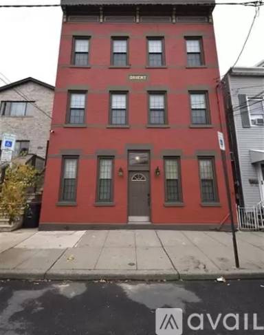 Main picture of 190 Orient St