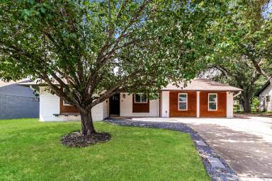 Main picture of 2309 Southern Oaks Dr