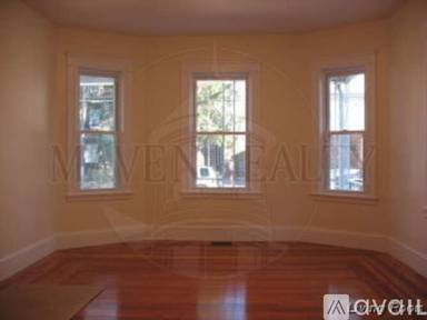 Main picture of 327 Main St