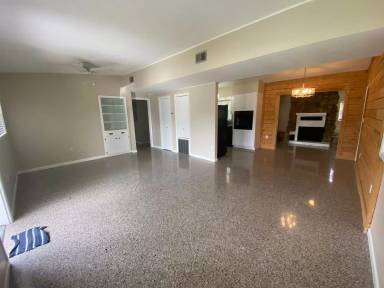 Main picture of 813 Center Ln