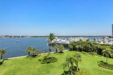 Main picture of 134 Lakeshore Dr