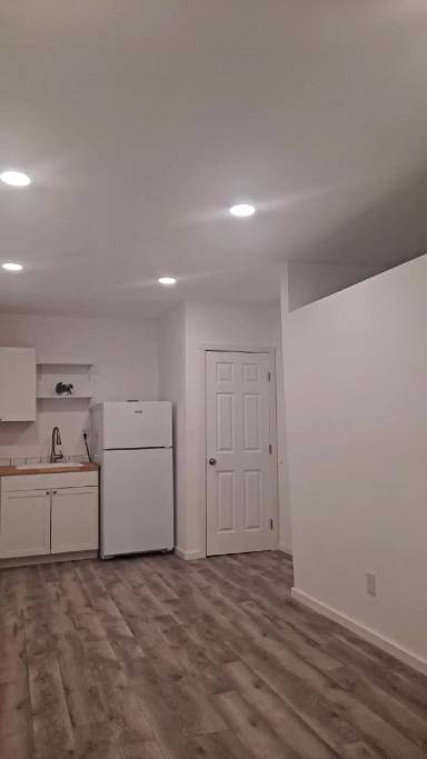Main picture of 102 Azalea Cir