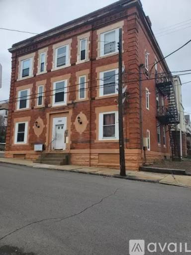 Main picture of 1600 Falck Ave