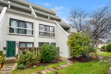 Main picture of 547 Summit House