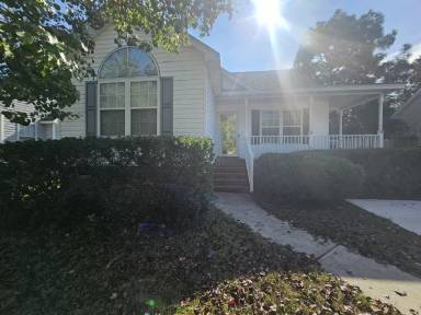 Main picture of 204 Hallie Hills Pl