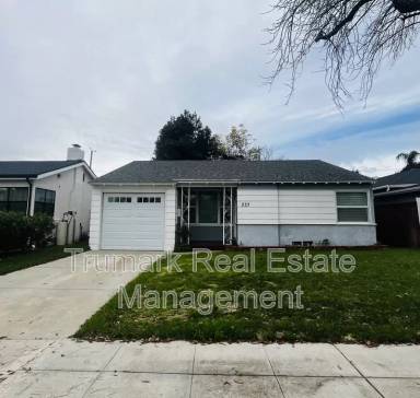 Main picture of 337 S Beachwood Dr