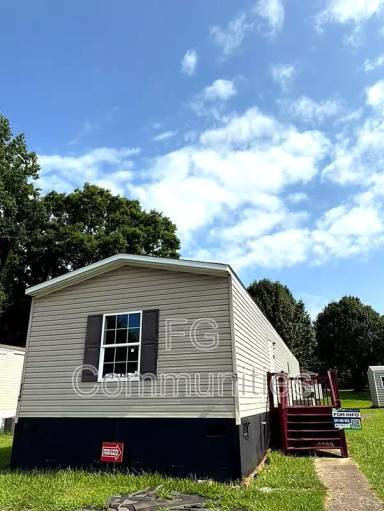 Main picture of 112 Cloverleaf Ct
