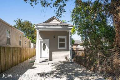 Main picture of 2026 Joliet St