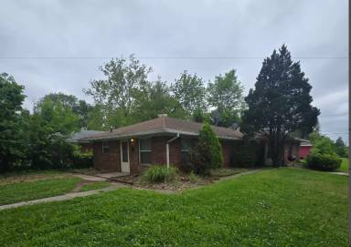 Main picture of 3472 N Dearborn St
