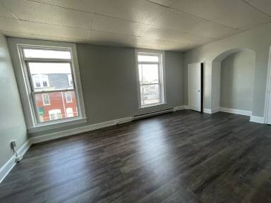 Main picture of 2 E Baltimore St