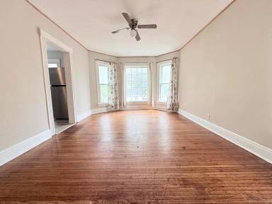 Main picture of 900 W Parker St