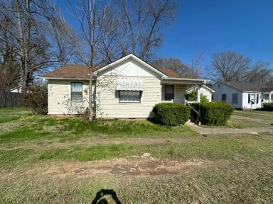 Main picture of 912 N 2nd St