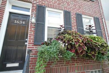 Main picture of 1634 Montrose St