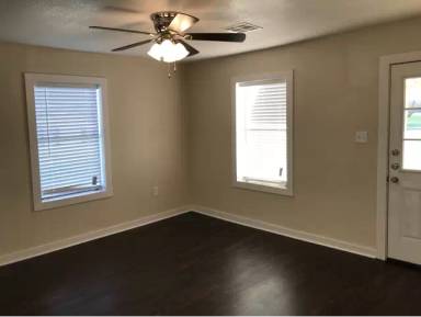 Main picture of 509 N Houston St