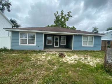 Main picture of 7124 Chipewa St