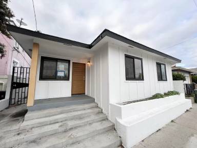 Main picture of 4225 W 120th St