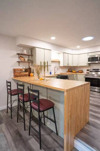 Main picture of 1138 W Cecil St