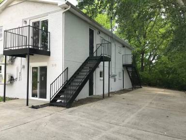 Main picture of 210 Marion St