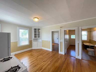 Main picture of 68 Laval St