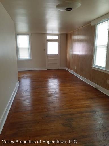 Main picture of 320 N Locust St