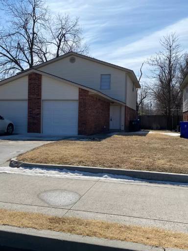 Main picture of 1012 E Main St