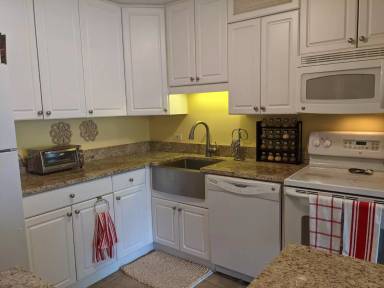 Main picture of 10 E Ontario St Apartments