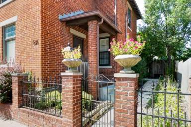 Main picture of 623 S 6th St