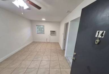 Main picture of 979 NW 4th St