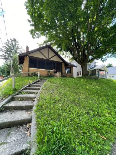 Main picture of 1516 Bridge St NW