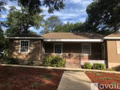 Main picture of 1711 Saint Elmo Dr