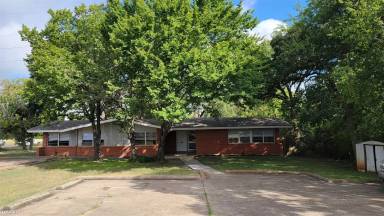 Main picture of 208 Elm Ave