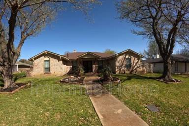 Main picture of 1136 Shadywood Ln