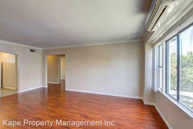 Main picture of 1154 S Plymouth Blvd