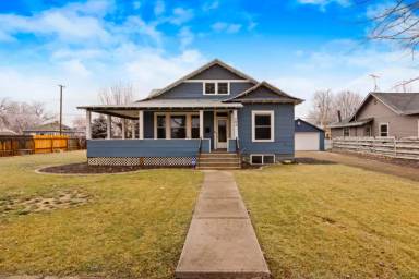 Main picture of 204 18th Ave S