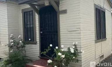 Main picture of 4214 S Hoover St