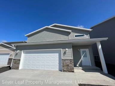 Main picture of 732 Prairie Ave